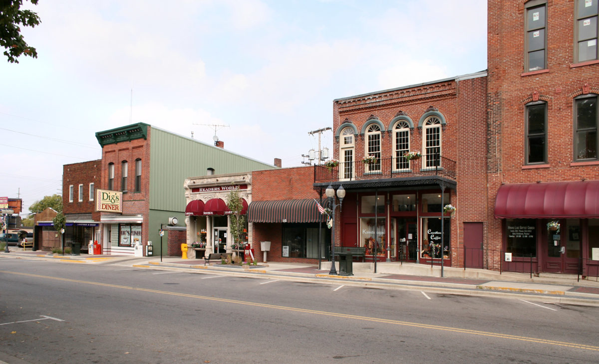 Warsaw-indiana-downtown-1200x730.jpg