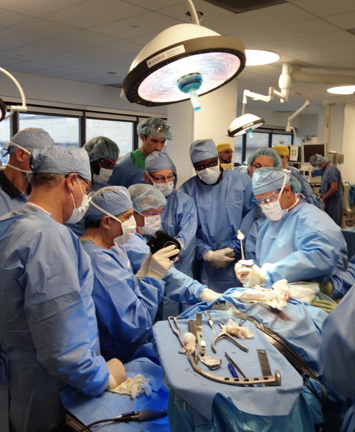 Medacta_SurgeonTraining_WEB-1.jpg